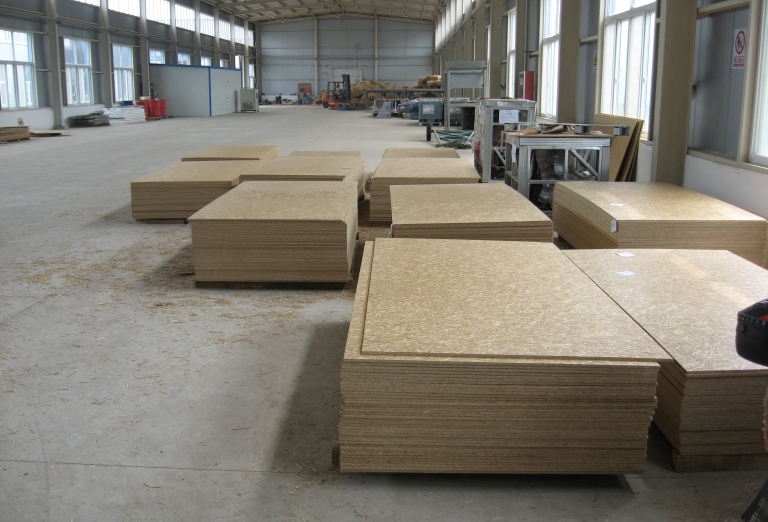 The production of fibreboards from straw